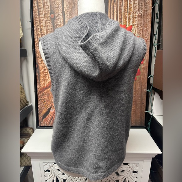 Ralph Lauren Gray Hooded Toggle Vest - Picture 3 of 10